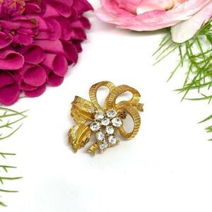 VINTAGE⚜️Golden Ribbon Crystal Clustered Brooch